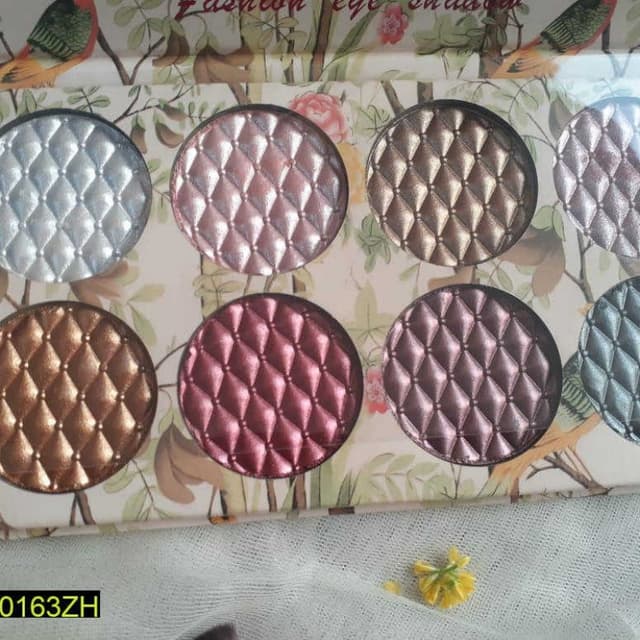 Eyeshadow pellets